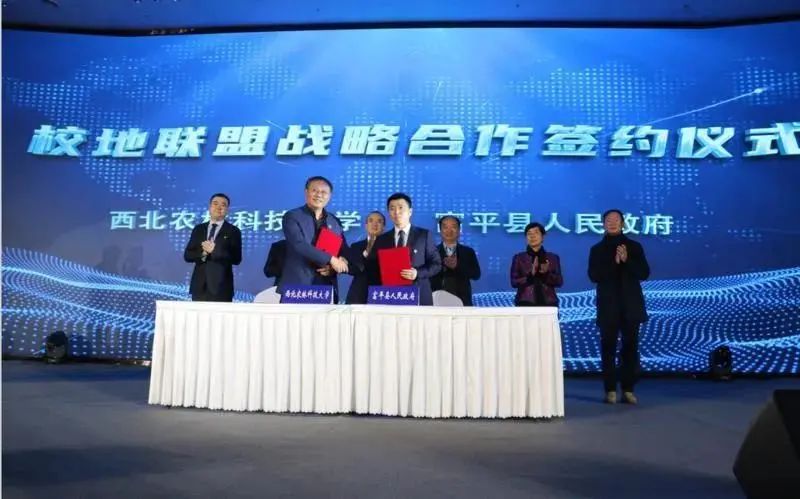 富平县柿子奶山羊产业高质量发展大会召开,圣唐乳业斩获三项荣誉